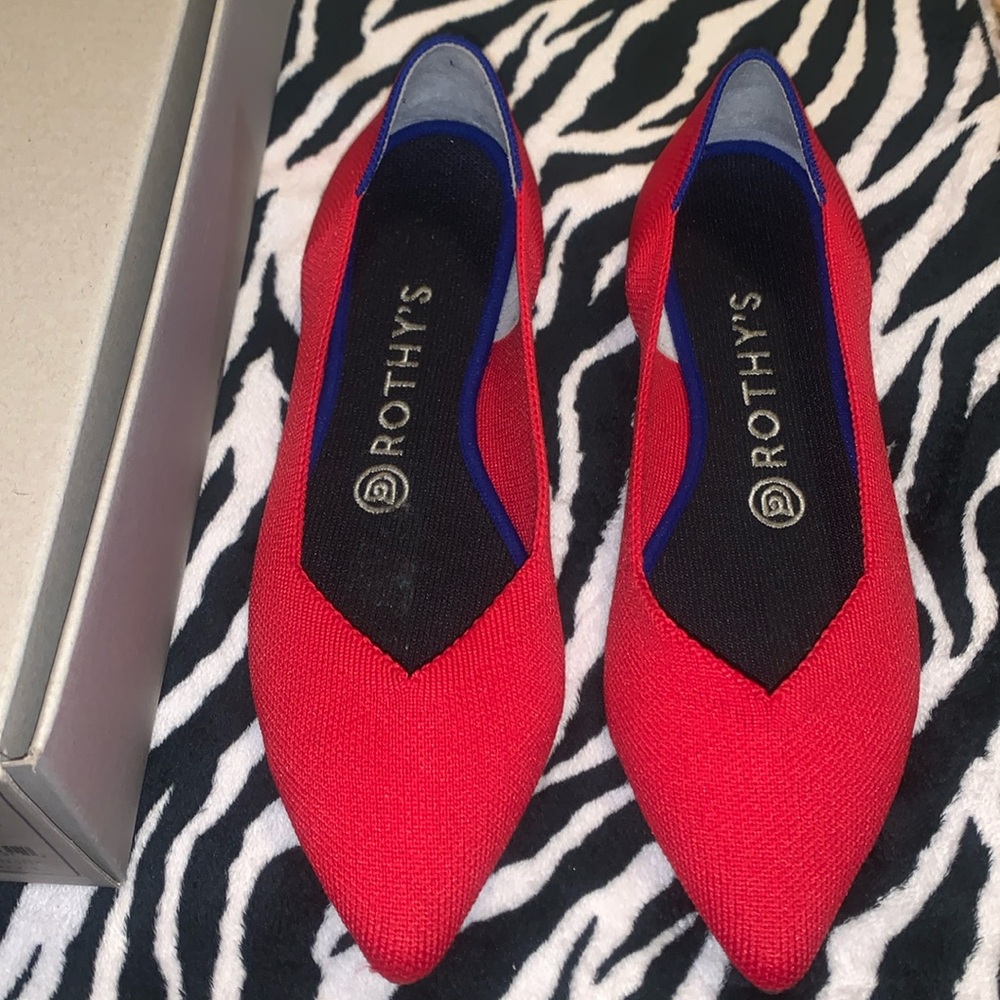 🎁🎄Rothy's Cherry Red The Point Flats #002-129- Size: 7.5M